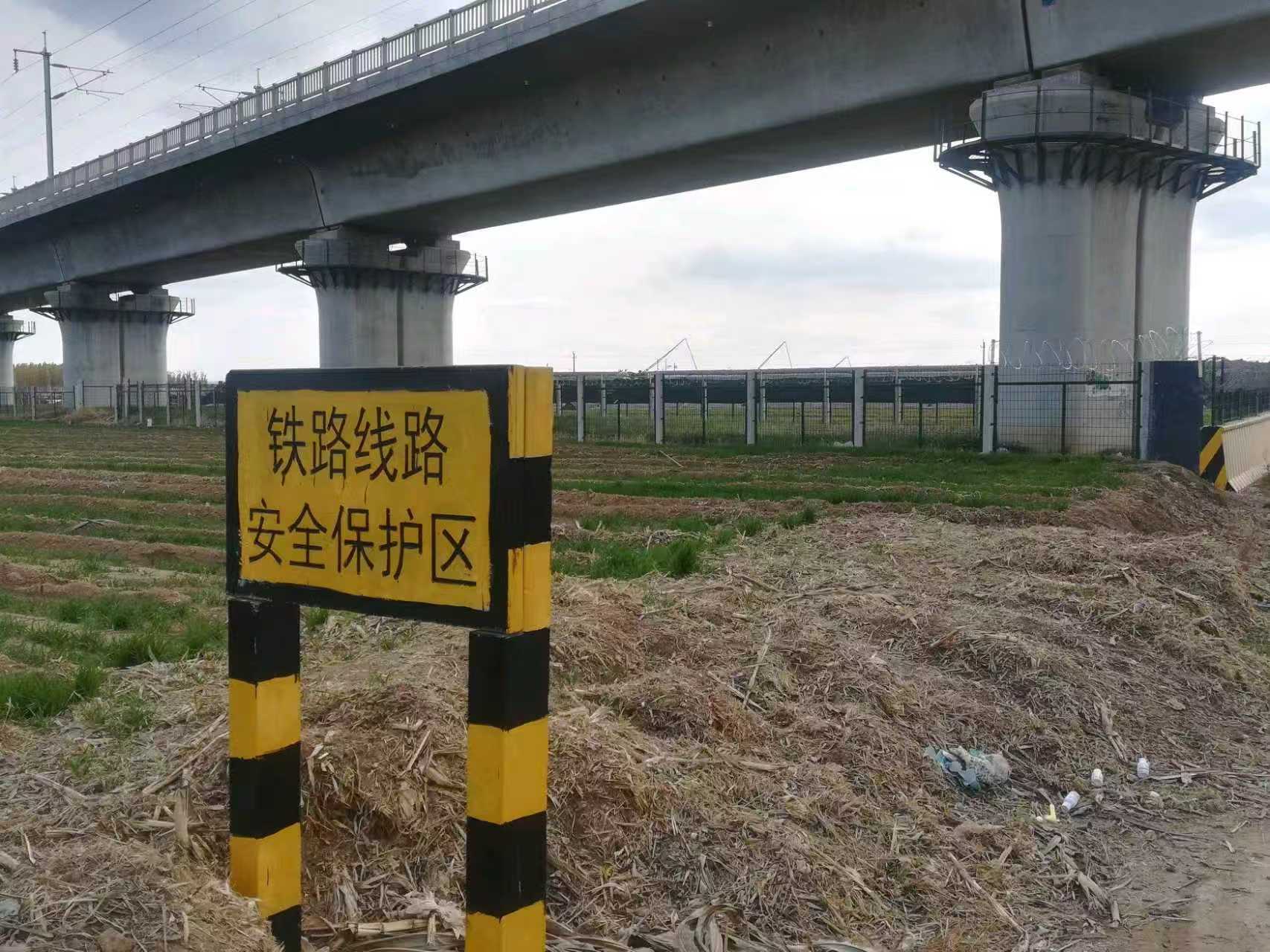 标志桩多少钱一根?2025年最新价格解析与选购建议
